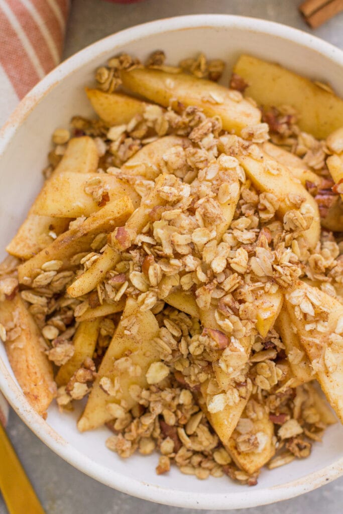 healthy apple crisp in a white bowl