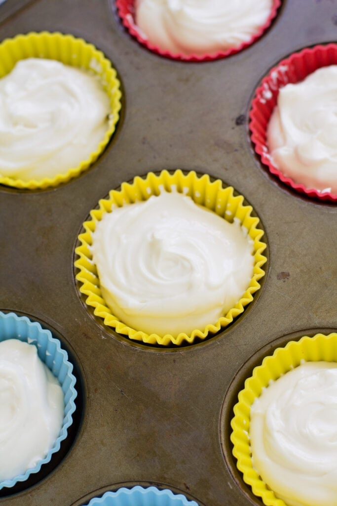 Mini Healthy Cheesecake Recipes in muffin liners