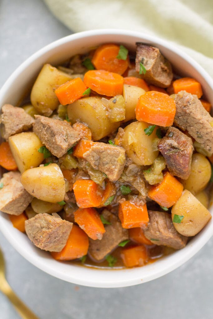 paleo beef stew made in the slow cooker. a healthy slow cooker recipe